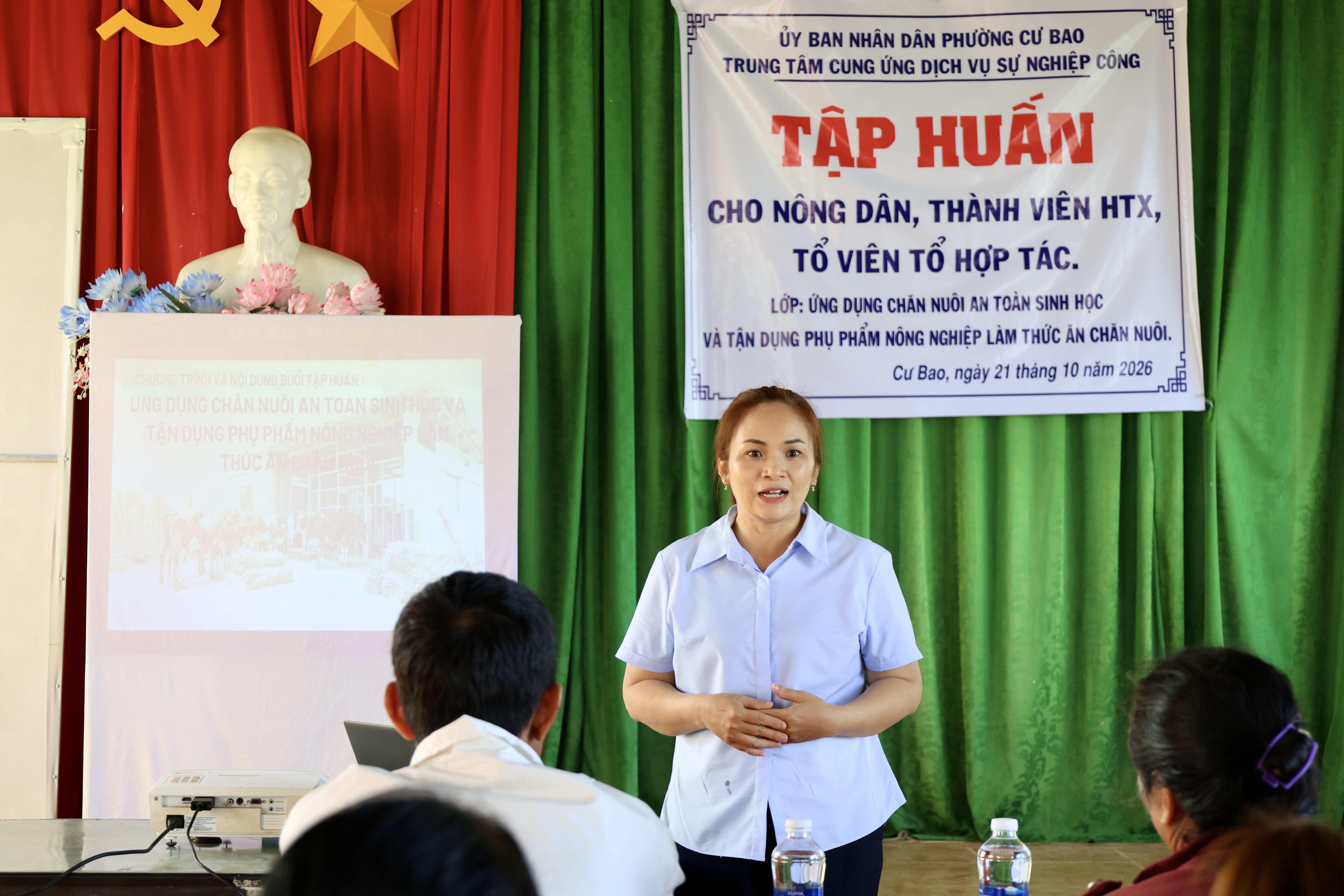 PHƯỜNG CƯ BAO TỔ CHỨC TẬP HUẤN CHĂN NUÔI AN TOÀN SINH HỌC, TẬN DỤNG PHỤ PHẨM NÔNG NGHIỆP LÀM THỨC ĂN CHĂN NUÔI