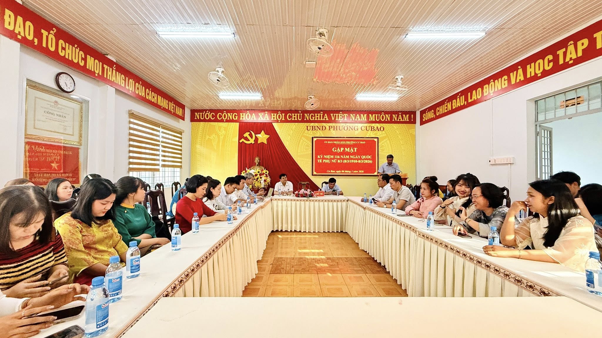 GẶP MẶT TOẠ ĐÀM NHÂN NGÀY QUỐC TẾ 8/3