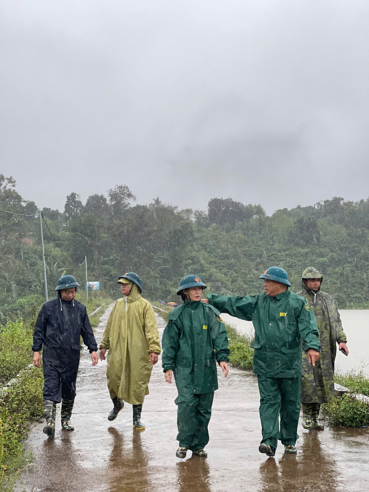 💦💦 THƯỜNG TRỰC ĐẢNG UỶ - HĐND - UBND - ỦY BAN MTTQ VIỆT NAM PHƯỜNG CƯ BAO KIỂM TRA TÌNH HÌNH MƯA BÃO TRÊN ĐỊA BÀN!